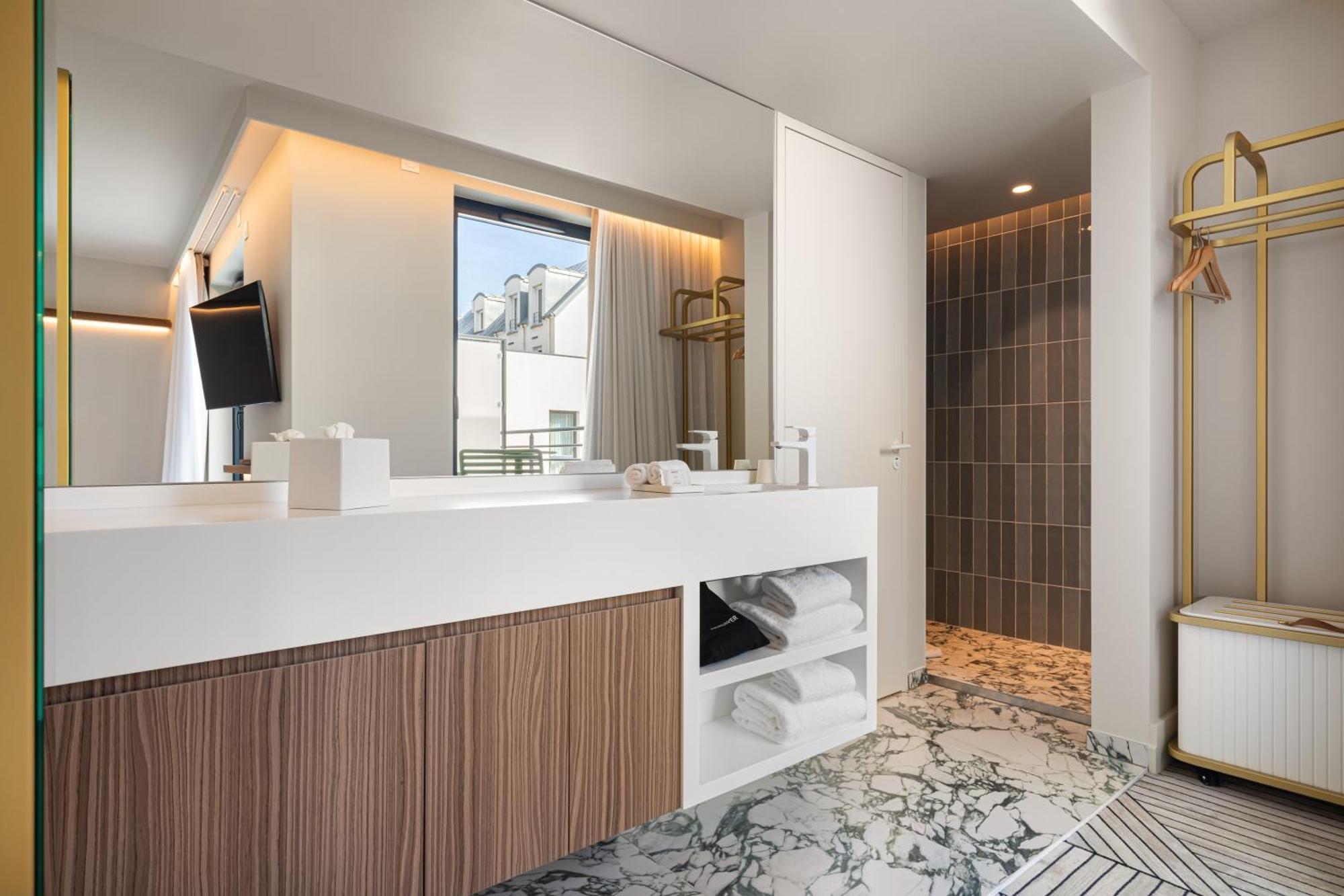 Yac Paris Clichy, A Member Of Radisson Individuals Clichy